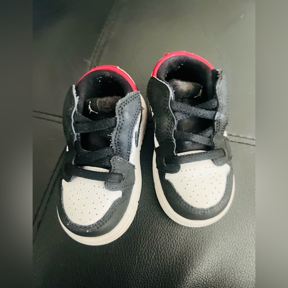 Nike kids shoes size 5C in great condition - Picture 3 of 8